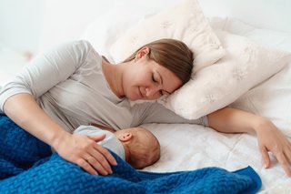 Side lying 2024 breastfeeding pillow