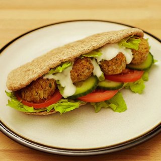 4 baked falafels, served with salad and tzatziki in a pitta