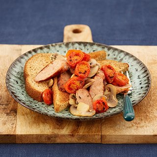 Grilled sausages, tomatoes and mushroms on a slice of toast