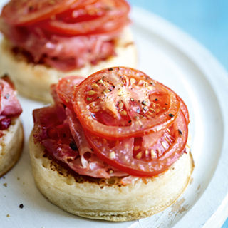 Toasted crumpets, topped with hot ham and tomatoes.