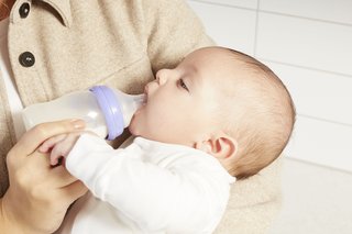 Bottle feeding your baby - NHS