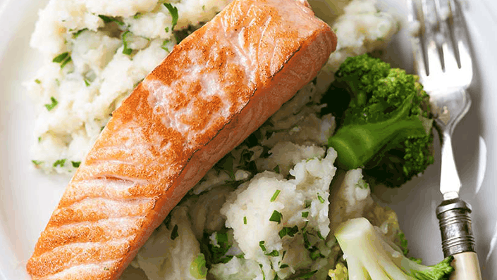 Salmon with spring onion mash - Recipes - Healthier Families - NHS