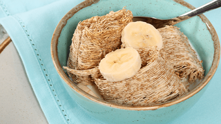 Healthier choice: wheat biscuit cereal with sliced bananas