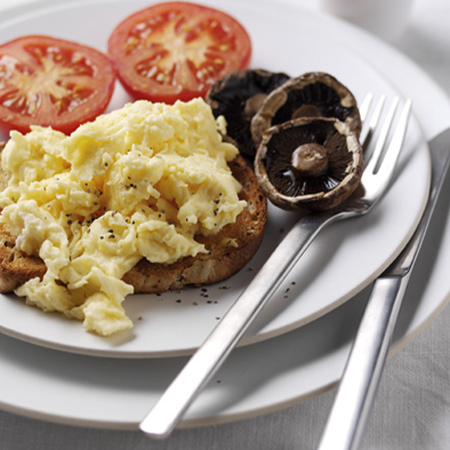 Healthy cooked breakfast | Scrambled eggs, tomato and mushrooms