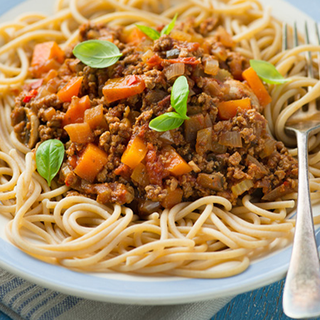 Spaghetti, topped with a vegetarian Bolognaise sauce.