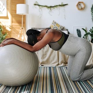 How to use a birthing ball - Start for Life - NHS