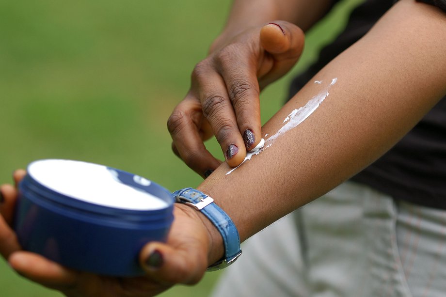 Skin lightening - NHS.UK